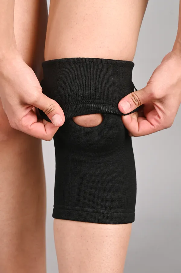 Flavia_Black_Knee_Support_Brace_With_Open_Patella_Design
