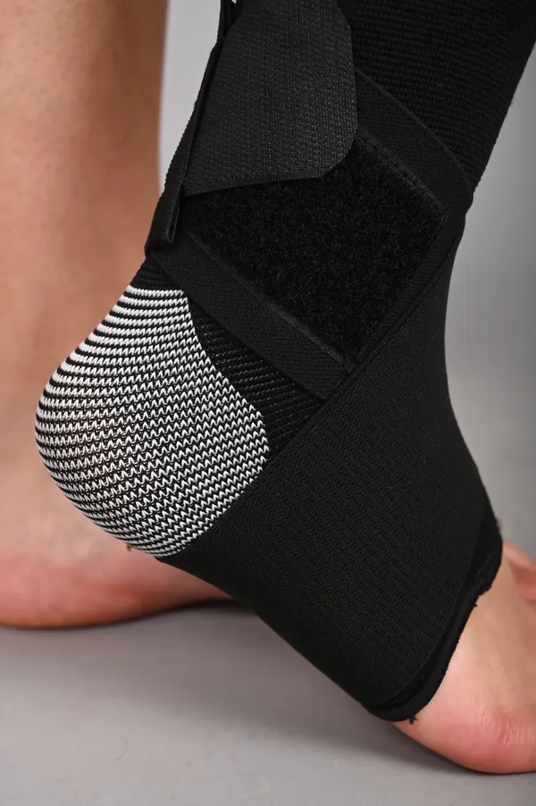 Ankle_Support_Brace_With_Compression_Wrap