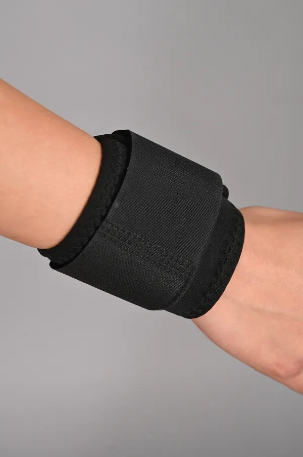 Adjustable_Wrist_Support_Brace_With_Compression_Strap_Black