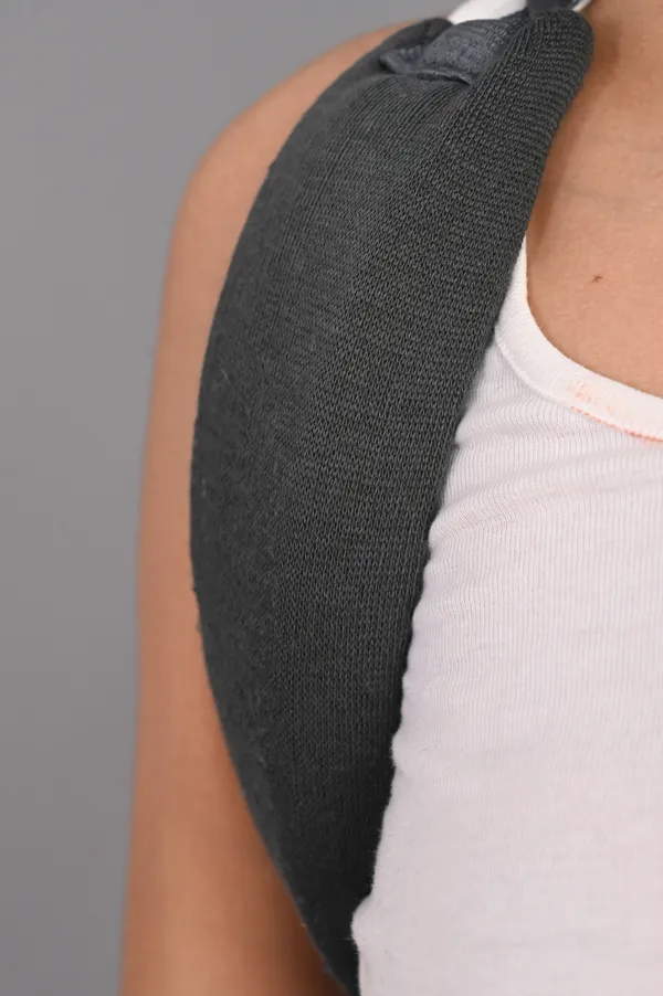 Arm_Sling_Shoulder_Support_Immobilizer_Adjustable_Padded_Strap_For_Injury_Recovery