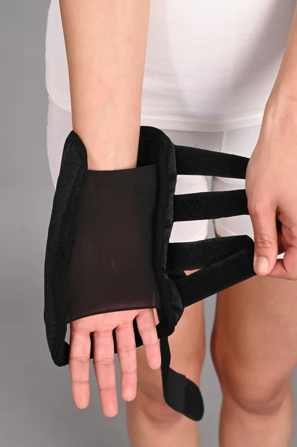 Wrist_Support_Brace_With_Thumb_Stabilizer_Black
