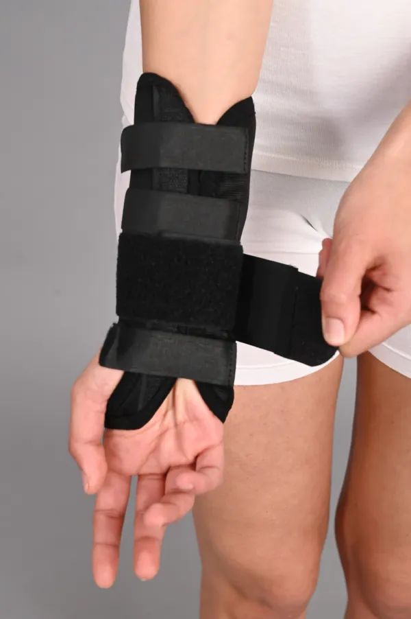 Wrist_Support_Brace_With_Thumb_Stabilizer_Black