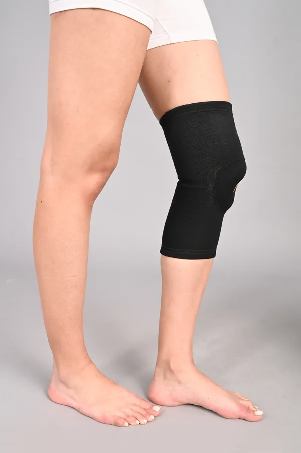 Flavia_Black_Knee_Support_Brace_With_Open_Patella_Design