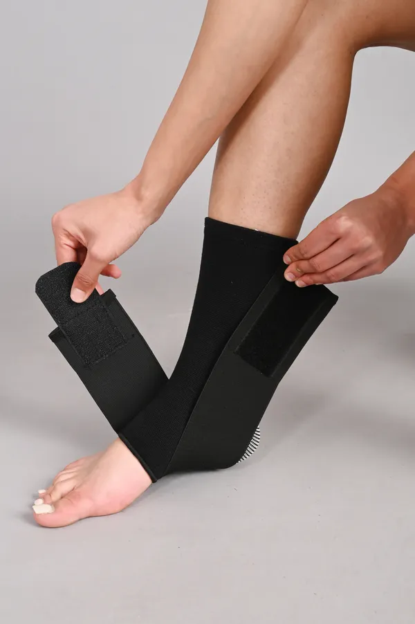 Ankle_Support_Brace_With_Compression_Wrap