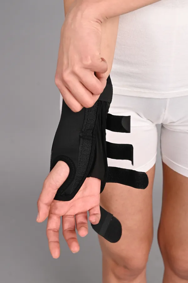 Wrist_Support_Brace_With_Thumb_Stabilizer_Black