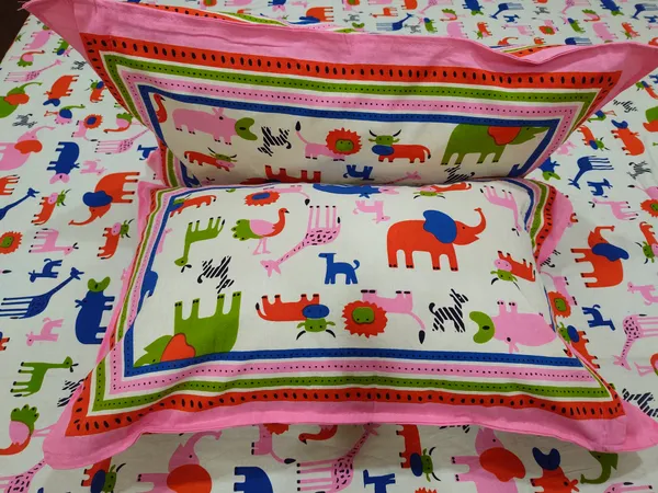 Cotton_Jaipuri_Animal_Print_White_and_Pink_King_size_Bedsheet_with_2_Pillow_Covers