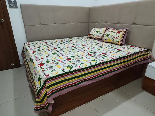 Cotton_Jaipuri_Animal_Print_White_and_Purple_King_size_Bedsheet_with_2_Pillow_Covers