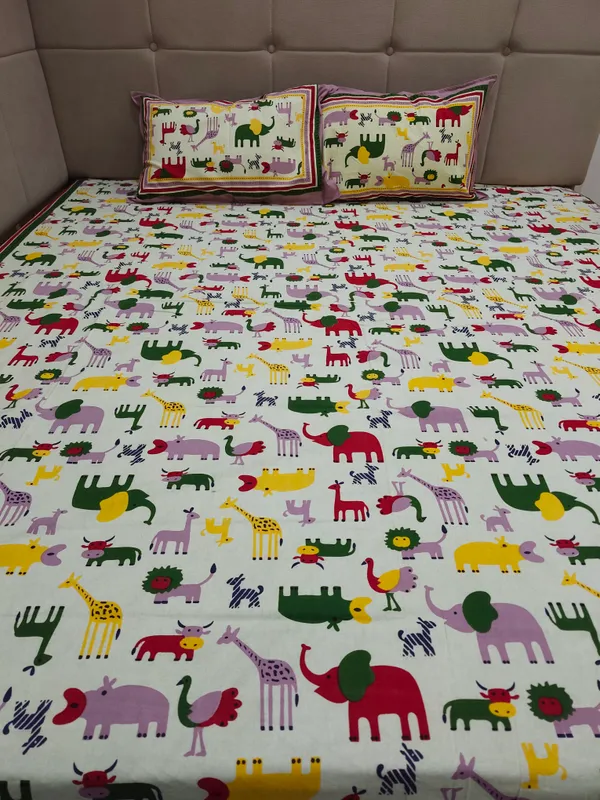 Cotton_Jaipuri_Animal_Print_White_and_Purple_King_size_Bedsheet_with_2_Pillow_Covers