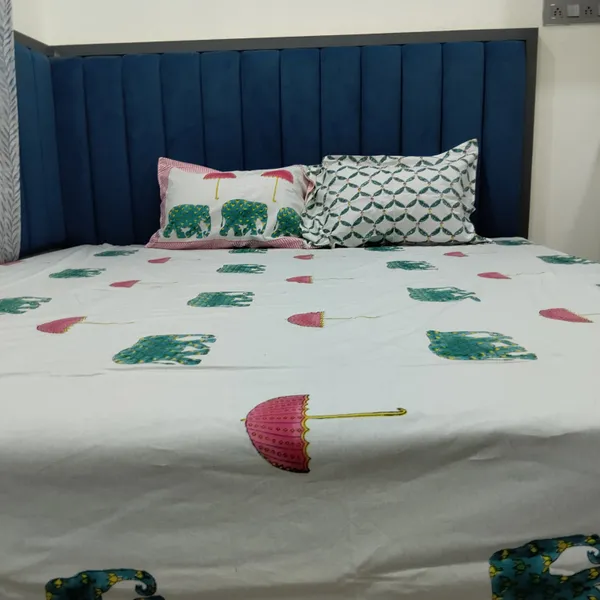 Cotton_Jaipuri_Hand_Print_White_and_Green_Jumbo_King_Size_Bedsheet_with_2_Pillow_Covers