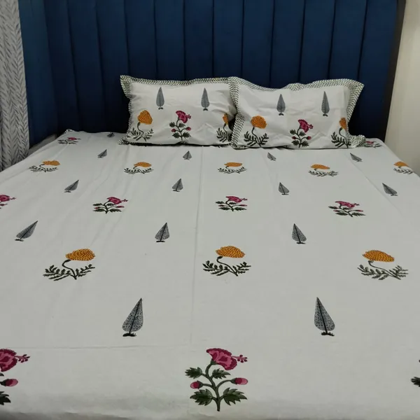 Cotton_Jaipuri_Hand_Print_White_and_Yellow_Jumbo_King_Size_Bedsheet_with_2_Pillow_Covers