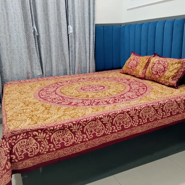 Cotton_Jaipuri_Print_Beige_and_Red_King_size_Bedsheet_with_2_Pillow_Covers