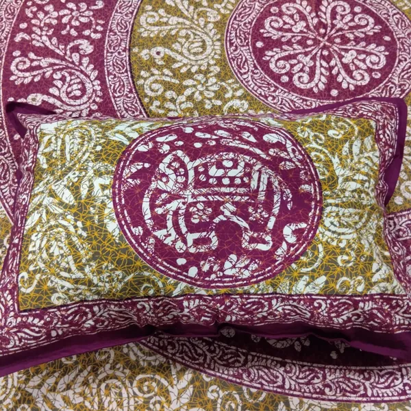 Cotton_Jaipuri_Print_Beige_and_Red_King_size_Bedsheet_with_2_Pillow_Covers