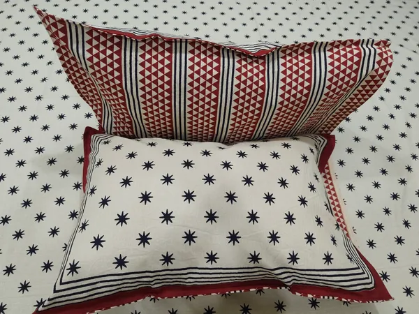 Cotton_Jaipuri_Print_Gray_and_Maroon_King_size_Bedsheet_with_2_Pillow_Covers