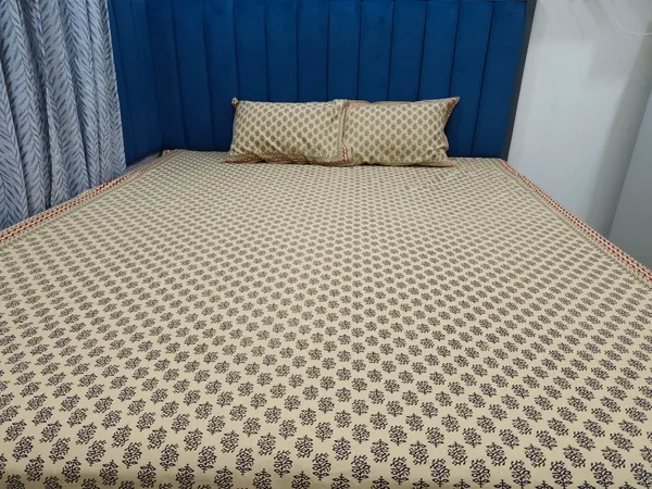 Cotton_Jaipuri_Print_Gray_and_Maroon_King_size_Bedsheet_with_2_Pillow_Covers