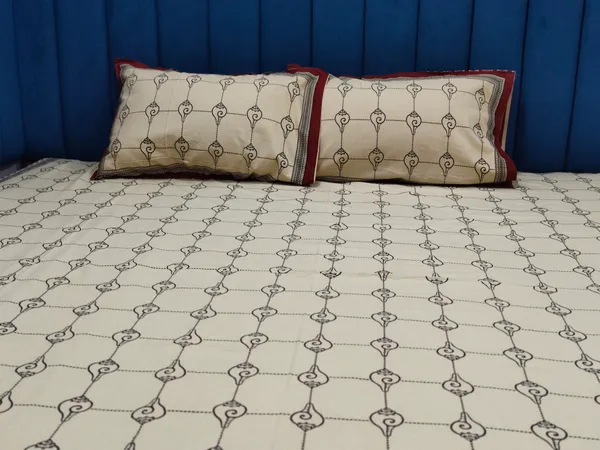 Cotton_Jaipuri_Print_Gray_and_Maroon_King_size_Bedsheet_with_2_Pillow_Covers