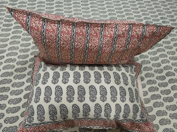 Cotton_Jaipuri_Print_Gray_and_Maroon_King_size_Bedsheet_with_2_Pillow_Covers