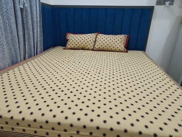 Cotton_Jaipuri_Print_Gray_and_Maroon_King_size_Bedsheet_with_2_Pillow_Covers