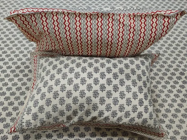 Cotton_Jaipuri_Print_Gray_and_Maroon_King_size_Bedsheet_with_2_Pillow_Covers