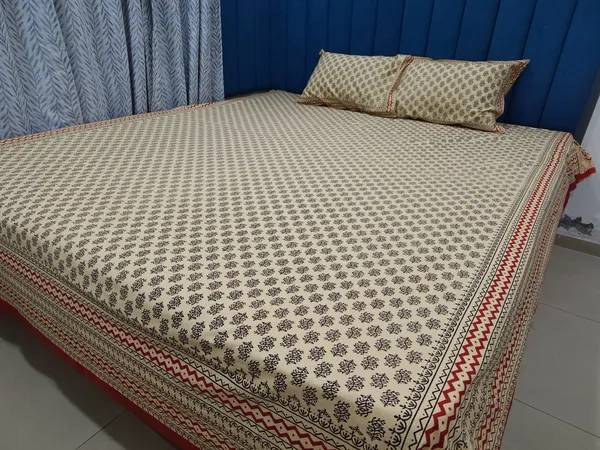 Cotton_Jaipuri_Print_Gray_and_Maroon_King_size_Bedsheet_with_2_Pillow_Covers