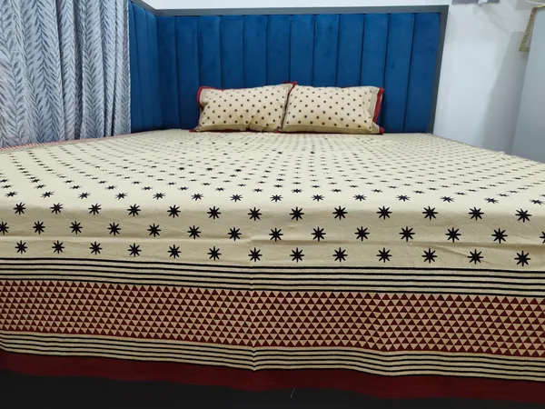 Cotton_Jaipuri_Print_Gray_and_Maroon_King_size_Bedsheet_with_2_Pillow_Covers