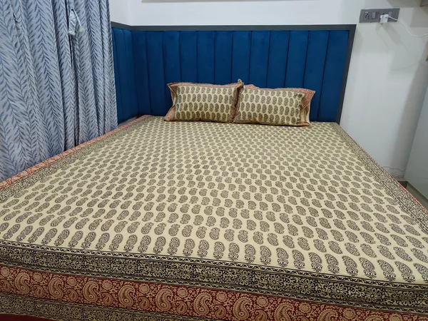 Cotton_Jaipuri_Print_Gray_and_Maroon_King_size_Bedsheet_with_2_Pillow_Covers