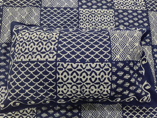 Cotton_Jaipuri_Print_Indigo_and_White_King_size_Bedsheet_with_2_Pillow_Covers