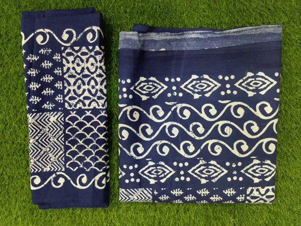 Cotton_Jaipuri_Print_Indigo_and_White_King_size_Bedsheet_with_2_Pillow_Covers