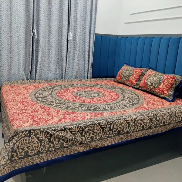 Cotton_Jaipuri_Print_Red_and_Blue_King_size_Bedsheet_with_2_Pillow_Covers