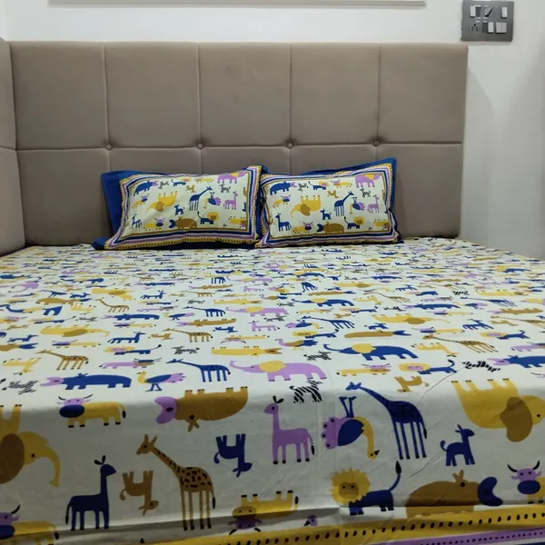 Cotton_Jaipuri_Print_White_and_Blue_King_Size_Bedsheet_with_2_Pillow_Covers