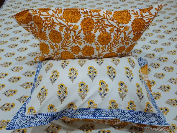 Cotton_Jaipuri_Print_White_and_Blue_King_size_Bedsheet_with_2_Pillow_Covers