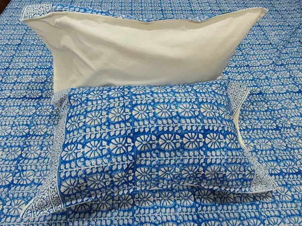 Cotton_Jaipuri_Print_White_and_Blue_King_size_Bedsheet_with_2_Pillow_Covers