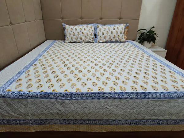 Cotton_Jaipuri_Print_White_and_Blue_King_size_Bedsheet_with_2_Pillow_Covers