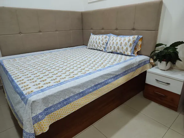 Cotton_Jaipuri_Print_White_and_Blue_King_size_Bedsheet_with_2_Pillow_Covers