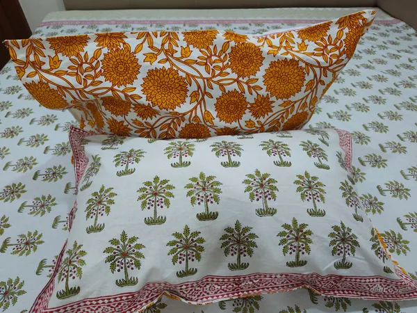 Cotton_Jaipuri_Print_White_and_Green_King_size_Bedsheet_with_2_Pillow_Covers