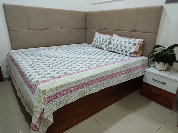 Cotton_Jaipuri_Print_White_and_Green_King_size_Bedsheet_with_2_Pillow_Covers