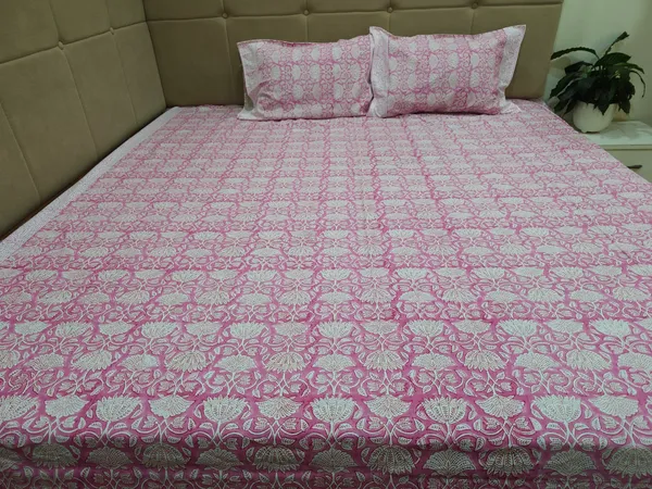 Cotton_Jaipuri_Print_White_and_Pink_King_size_Bedsheet_with_2_Pillow_Covers