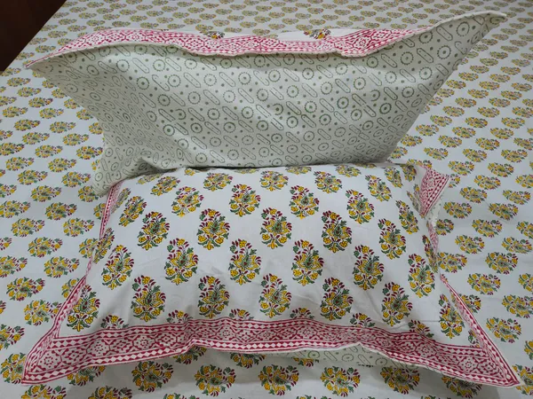 Cotton_Jaipuri_Print_White_and_Yellow_King_size_Bedsheet_with_2_Pillow_Covers