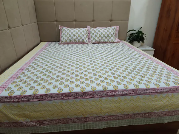 Cotton_Jaipuri_Print_White_and_Yellow_King_size_Bedsheet_with_2_Pillow_Covers