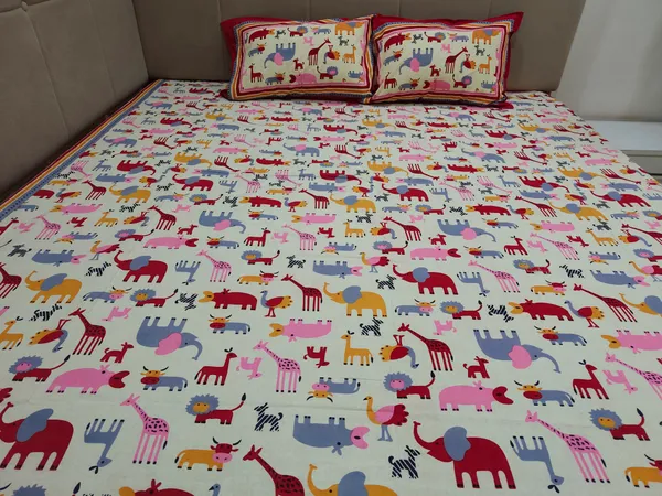 Cotton_Jaipuri__Animal_Print_White_and_Maroon_King_size_Bedsheet_with_2_Pillow_Covers