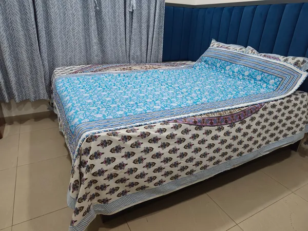 Pure_Cotton_Jaipuri_Razai_Single_size_with_Blue_and_White_print