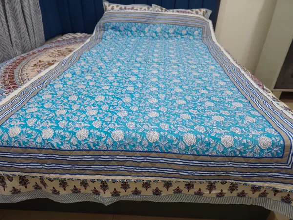 Pure_Cotton_Jaipuri_Razai_Single_size_with_Blue_and_White_print