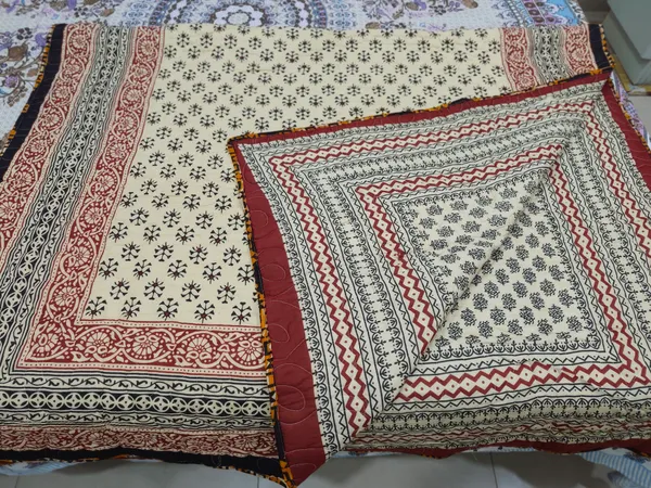 Pure_Cotton_Jaipuri_Razai_Single_size_with_Maroon_and_Beige_print