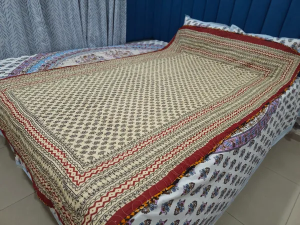 Pure_Cotton_Jaipuri_Razai_Single_size_with_Maroon_and_Beige_print