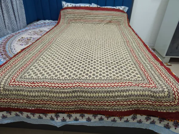 Pure_Cotton_Jaipuri_Razai_Single_size_with_Maroon_and_Beige_print