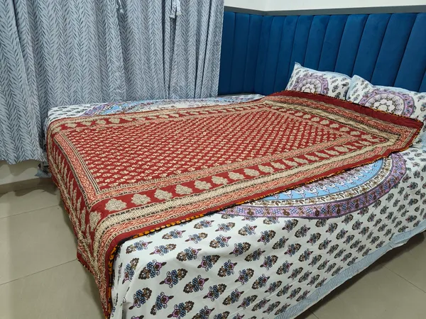 Pure_Cotton_Jaipuri_Razai_Single_size_with_Maroon_and_White_print