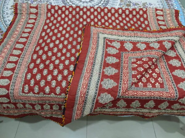 Pure_Cotton_Jaipuri_Razai_Single_size_with_Maroon_and_White_print