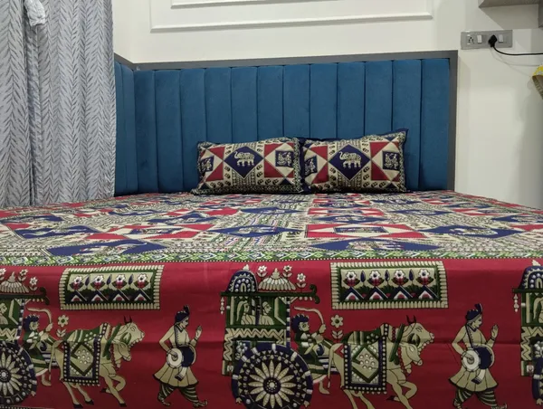 Cotton_Jaipuri_Print_Blue_And_Maroon_King_Size_Bedsheet_With_2_Pillow_Covers