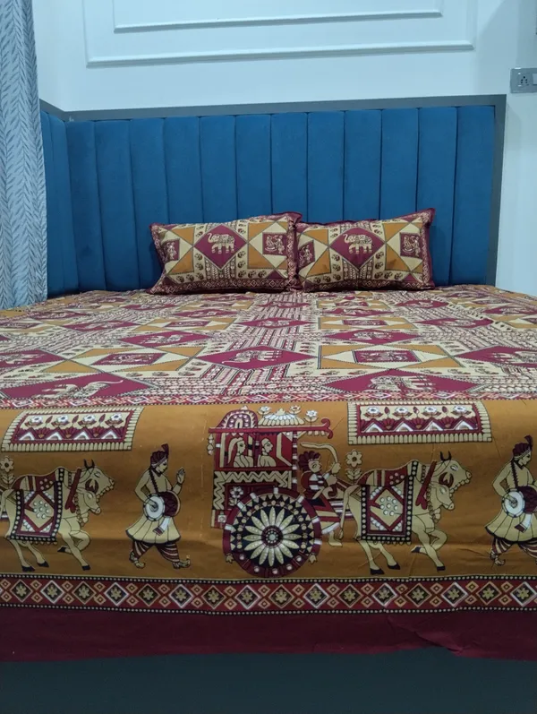 Cotton_Jaipuri_Print_Beige_And_Maroon_King_Size_Bedsheet_With_2_Pillow_Covers