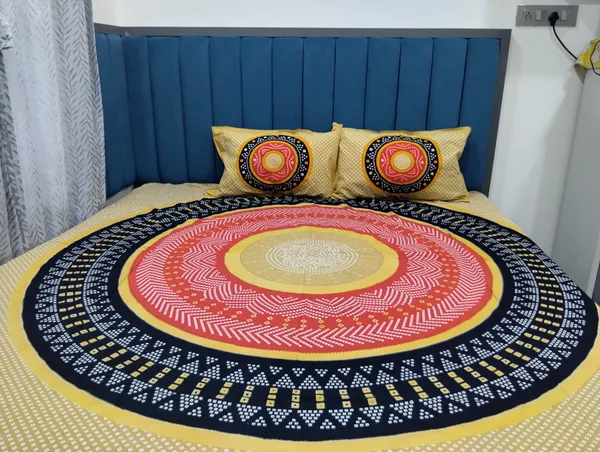 Cotton_Jaipuri_Print_Black_And_Beige_King_Size_Bedsheet_With_2_Pillow_Covers