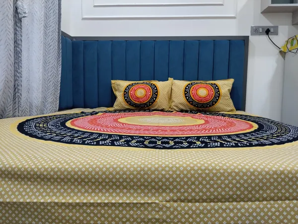 Cotton_Jaipuri_Print_Black_And_Beige_King_Size_Bedsheet_With_2_Pillow_Covers